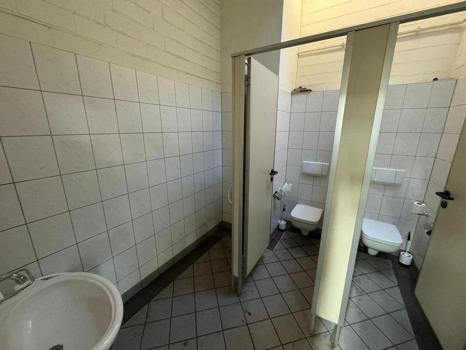 Prdouktions- /Lagerhalle mit Verwaltungsgebäude – Bild 6