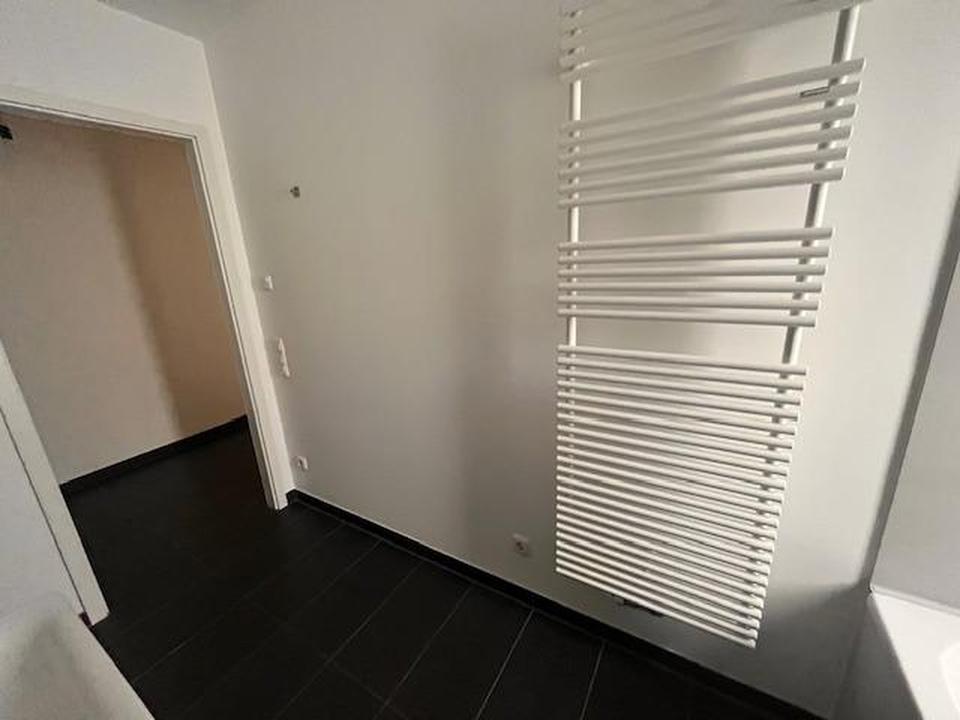 Schöne, lichtdurchflutete voll möbilierte zwei Zimmer Wohnung in Ludwigsvorstadt – Bild 11