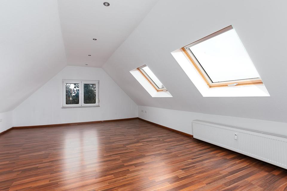 Raum zum Wachsen: Lichtdurchflutete Maisonette mit Dachterrasse – Bild 12