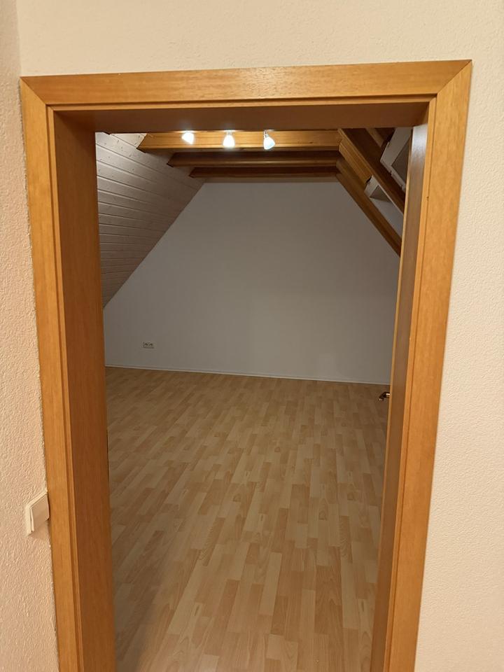 2,5 Zimmer Dachgeschoss Wohnung – Bild 9