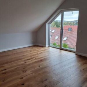 Erstbezug 3,5-Zimmer Dachgeschosswohnung mit wunderschöner Aussicht