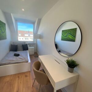 Erstbezug: 4-Zimmer-WG, voll möbliert & frisch saniert