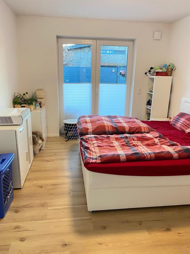 neuwertige 3 Z. Wohnung 91qm mit Gäste WC, Ankleidezimmer u. mehr – Bild 13
