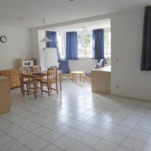 Sehr schöne MÖBLIERTE 1 Zi-Whg mit Einbauküche und Autoabstellplatz in WÜ-Frauenland (neben der UNI)