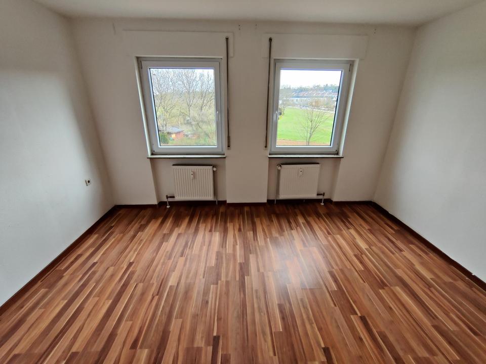 Schönes Wohnglück: Helle 2,5-Zimmer-Wohnung mit Balkon – Bild 6