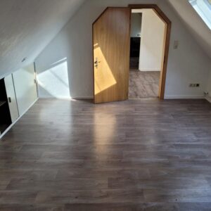 Helle 2,5-Zimmerwohnung im DG ab 01.02.2026 frei