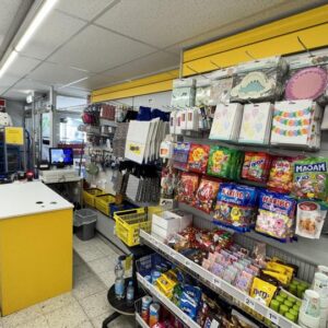 Gewerbefläche im Erdgeschoss mit Lagerkeller (provisionsfrei)