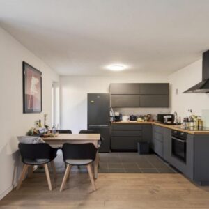 Stilvolle 2-Zimmer-Wohnung mit Balkon im Mauritiusviertel – voll möbliert & saniert