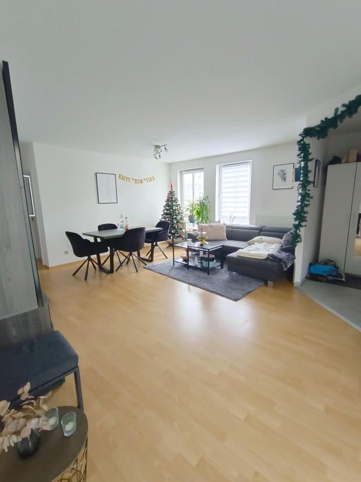 Schöne, helle 3,5 Zi- Wohnung mit EBK, Balkon und Carport in Bad Wimpfen