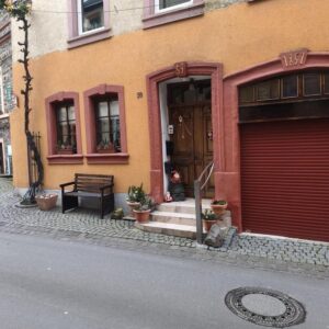 Wohnhaus mit 3 WG. und Dachterrasse für 800€ pro/ qm Ein Schnäpchen!!!