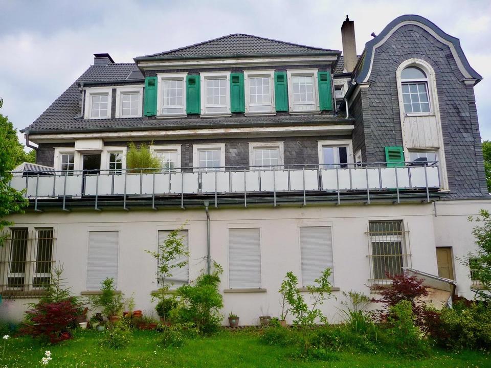 Ruhig und großzügig: Maisonette Wohnung mit Gartenanteil und Stellplatz in Cronenberg