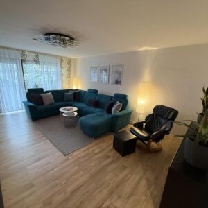 2-Zimmer-Wohnung mit Balkon, EBK und Stellplatz