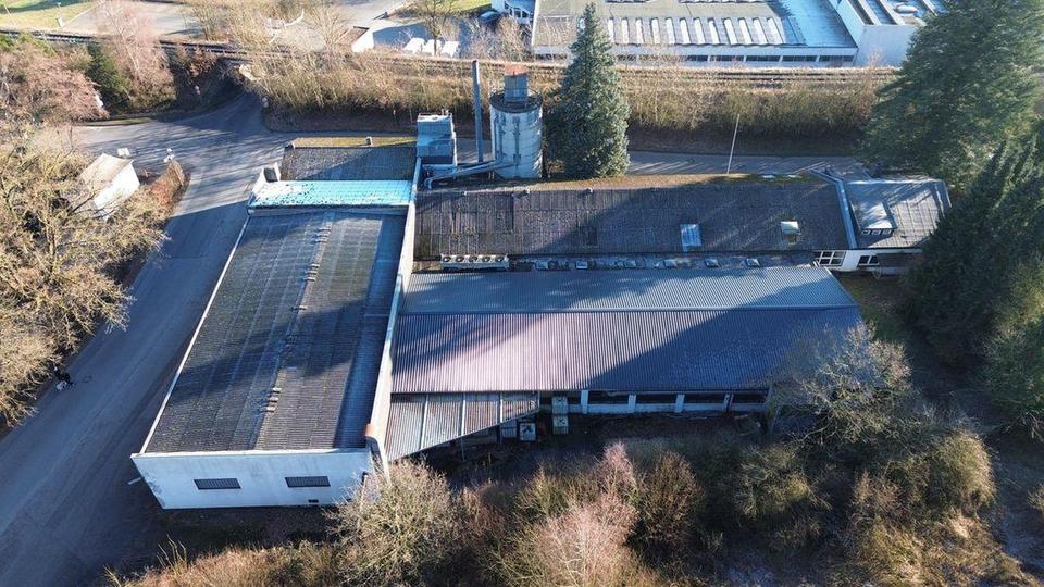 Prdouktions- /Lagerhalle mit Verwaltungsgebäude