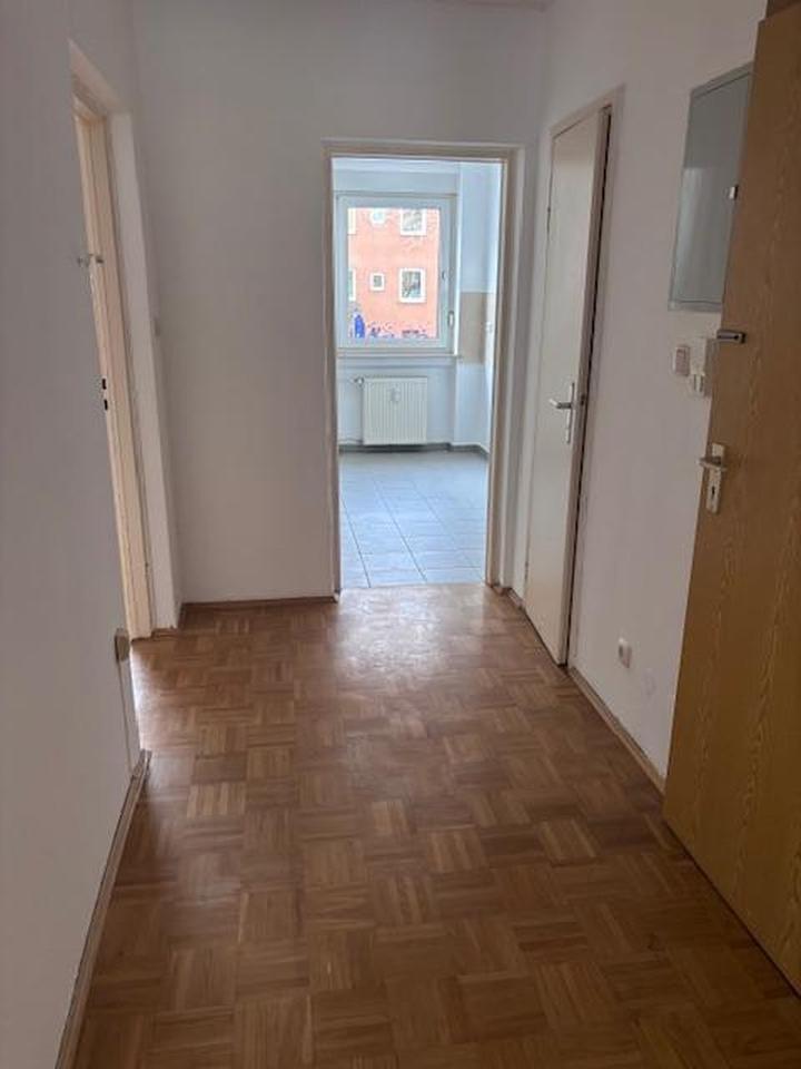 Direkt am Flaucher! Top geschnittene 2 Zi-Whg mit Balkon im Hochparterre – Bild 3