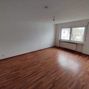 Schönes Wohnglück: Helle 2,5-Zimmer-Wohnung mit Balkon