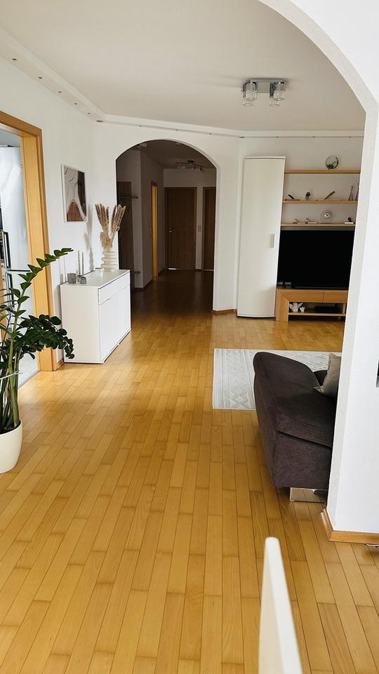 Moderne 4,5-Zimmer-Wohnung mit Balkon – ca. 130 m² in ruhiger Lage von Tauberbischofsheim – Bild 2