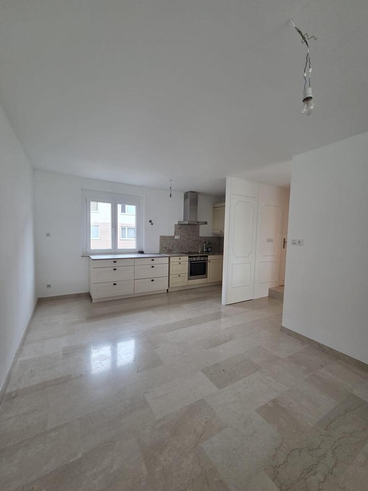 Wow-Effekt am Schlössle: Saniertes Split-Level-Haus mit 3,60m Deckenhöhe, Marmor und Garten – Bild 9