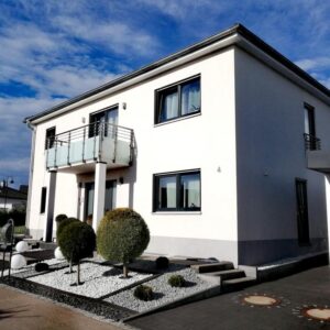 Modernes Wohnen mit Stil & Komfort: Stadtvilla mit Sauna & Garten