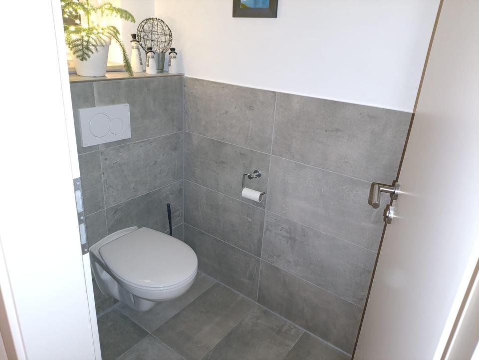 Moderner, energieeffizienter Winkelbungalow mit Sauna & Kamin – Bild 8