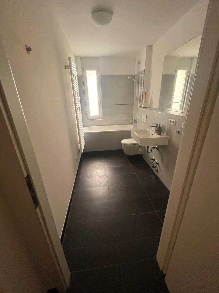 Schöne, lichtdurchflutete voll möbilierte zwei Zimmer Wohnung in Ludwigsvorstadt – Bild 10