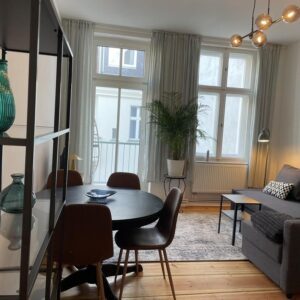 5-Zimmer-Wohnung, mit Balkon und EBK in Zentrum Süd zu vermieten