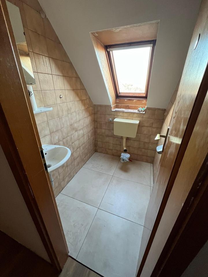 Sanierte 2 Zimmer Dachgeschosswohnung mit Küche und Sauna – Bild 6