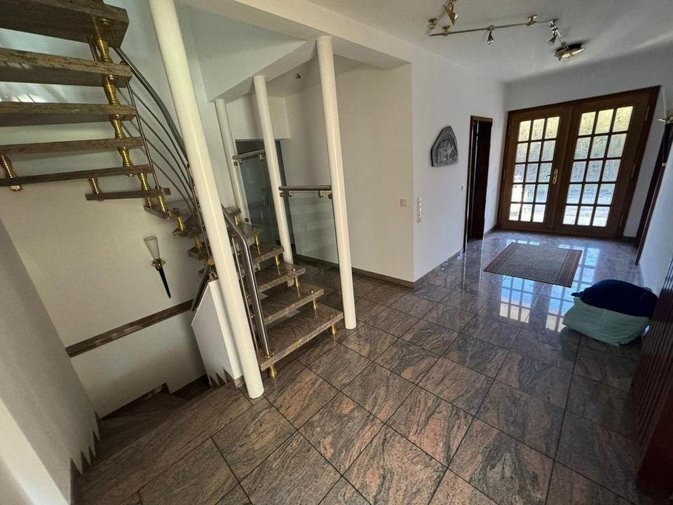 Prdouktions- /Lagerhalle mit Verwaltungsgebäude – Bild 10