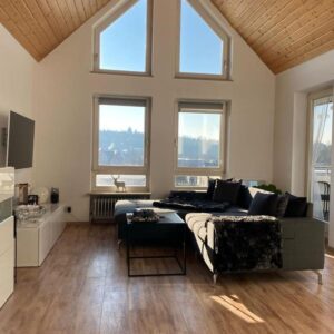 Schöne 2-Zimmer Maisonetten-Wohnung mit Einbauküche, Balkon und Tiefgaragenstellplatz